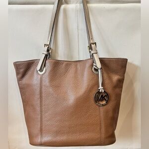 Michael Kors jet set carryall tan/cream